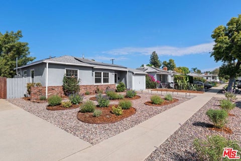 Photo of 7253 Yolanda Avenue, Los Angeles, CA 91335 (MLS # 26868481)