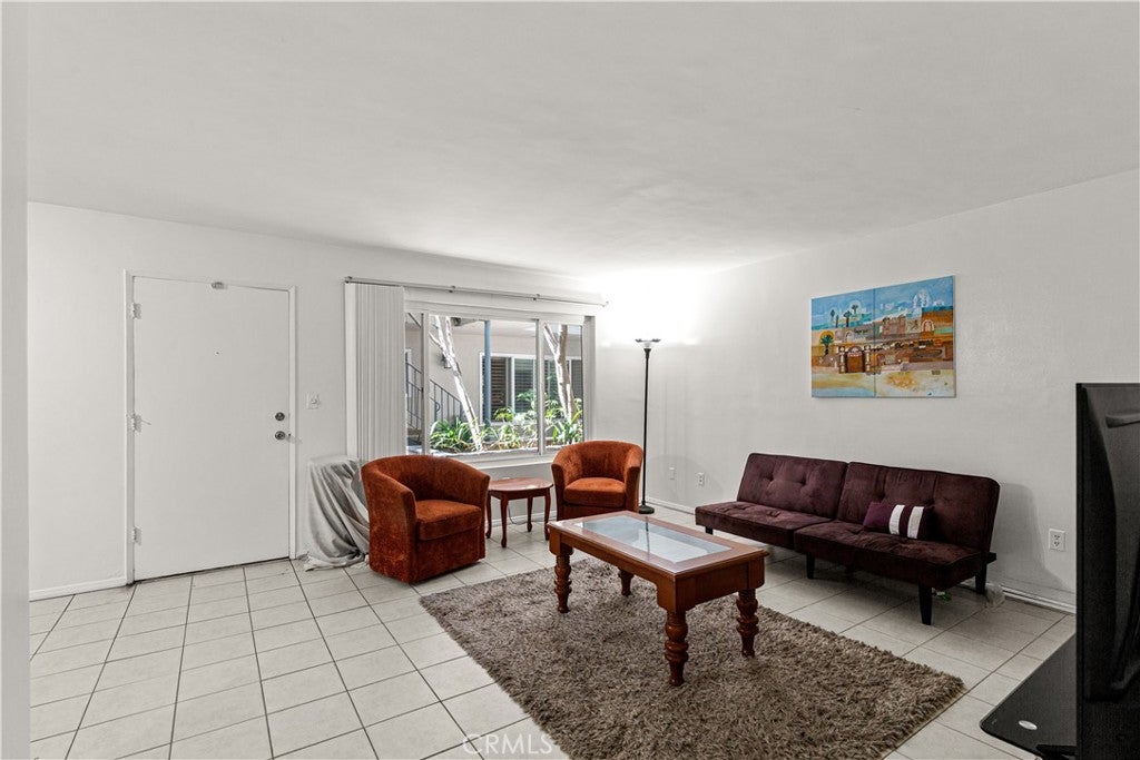 444 Obispo Avenue 3