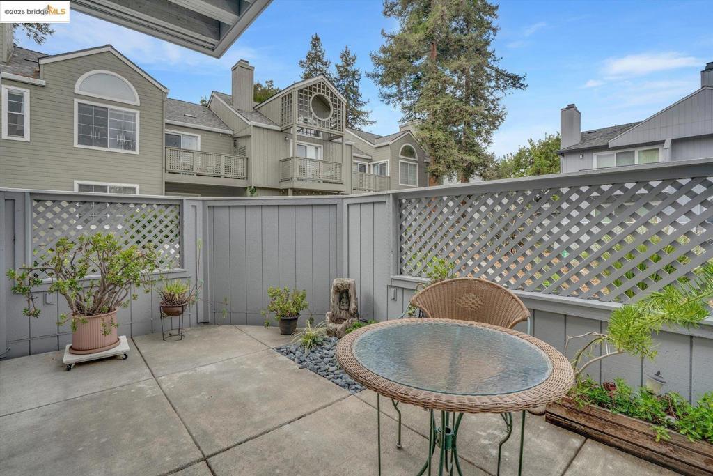 ELLINWOOD PARK - Residential