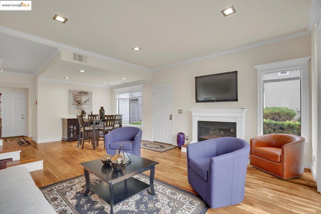 ELLINWOOD PARK - Residential