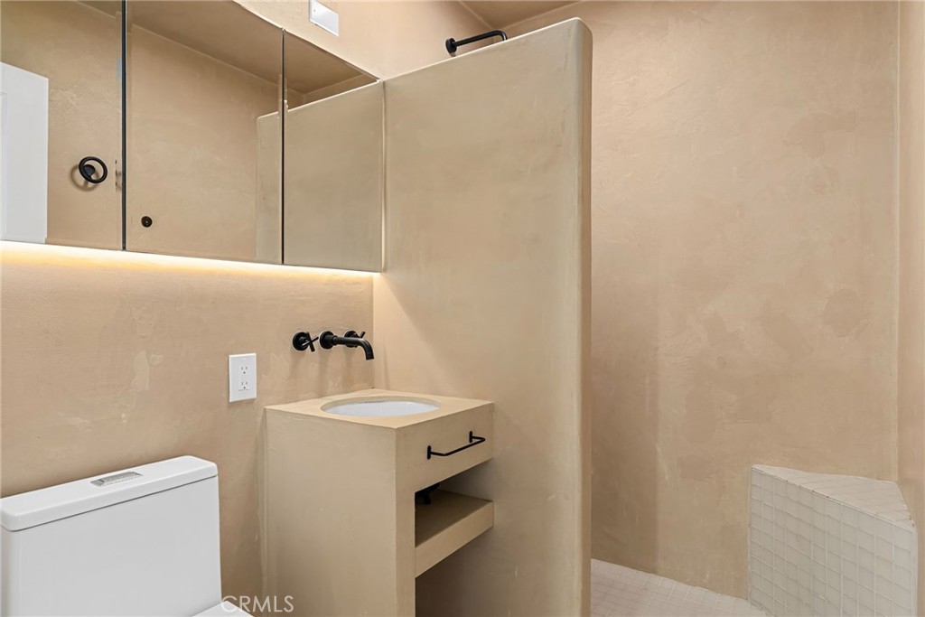 Vendome Condominiums (VEND) - Residential Lease