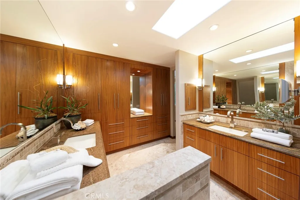 Newport Beach, California 92660, United States, 4 Bedrooms Bedrooms, ,4 BathroomsBathrooms,Residential,Active,143406