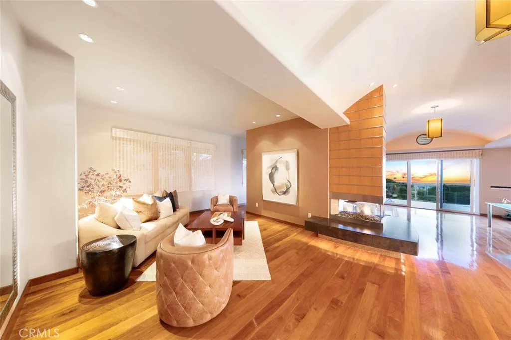 Newport Beach, California 92660, United States, 4 Bedrooms Bedrooms, ,4 BathroomsBathrooms,Residential,Active,143406