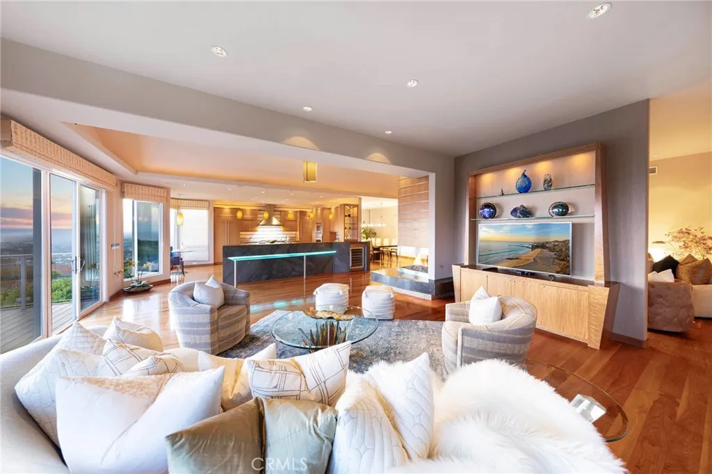 Newport Beach, California 92660, United States, 4 Bedrooms Bedrooms, ,4 BathroomsBathrooms,Residential,Active,143406