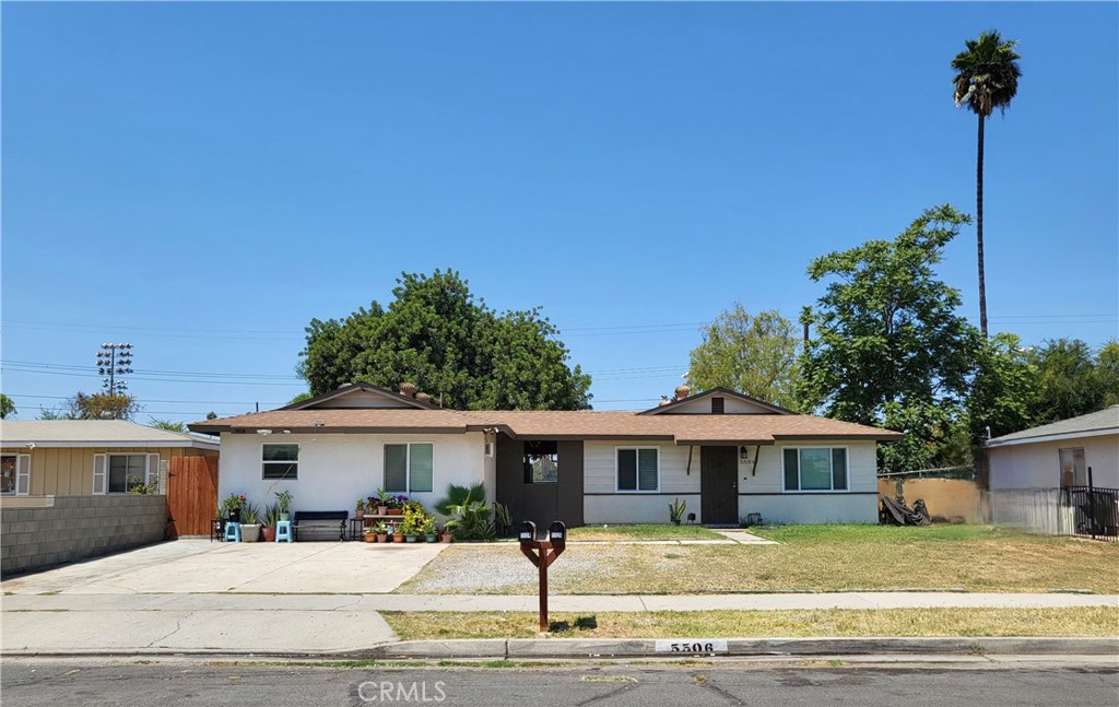 Beautiful updated 3 bedroom 2 bath home, with a garage conversion to a permitted ADU with 2 bedroom and 1 bathroom. The ADU has its own parking with separate electric meter. Shared water and gas. ADU has its own registered mailing address. Located in a great area. Walking distance to schools and parks.