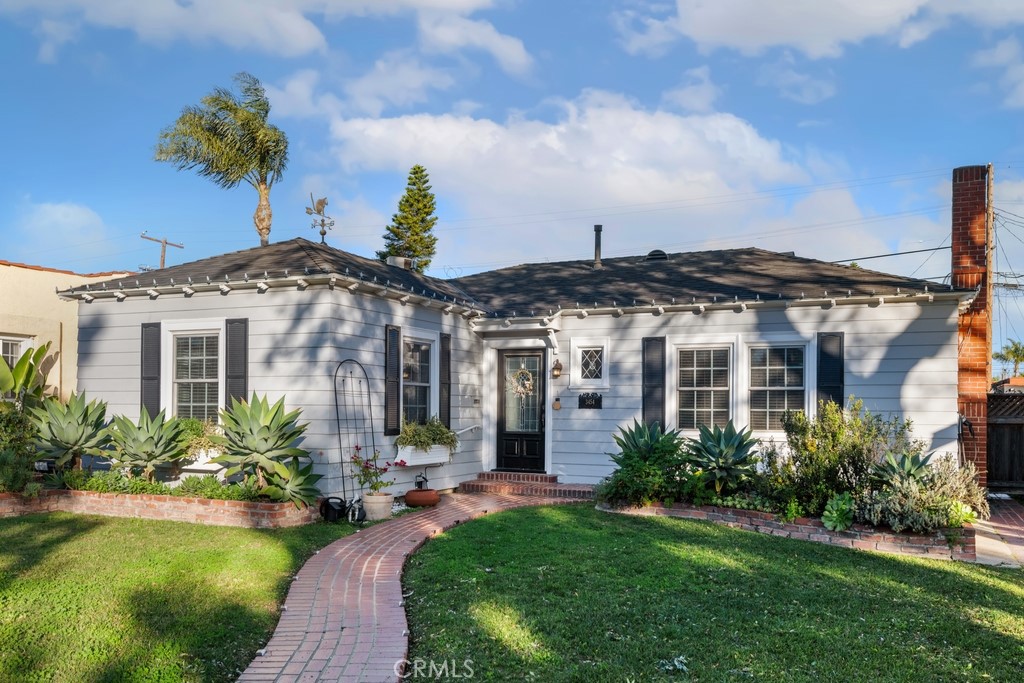 3454 Cerritos Avenue