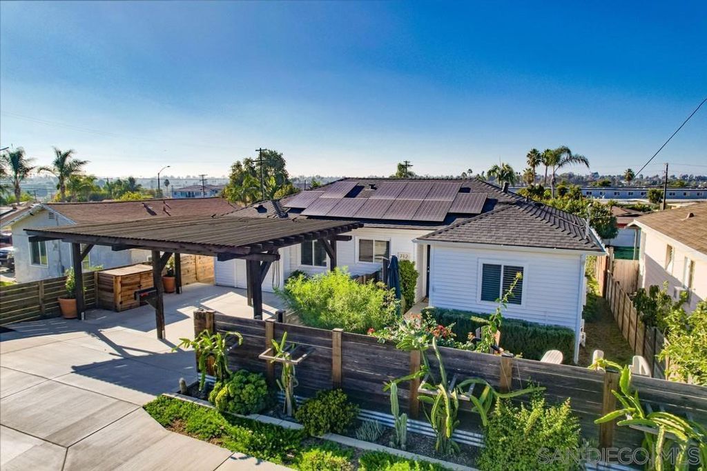 Photo of 712 Lemon Avenue Ave, Vista, CA 92084 (MLS # 250044652SD)