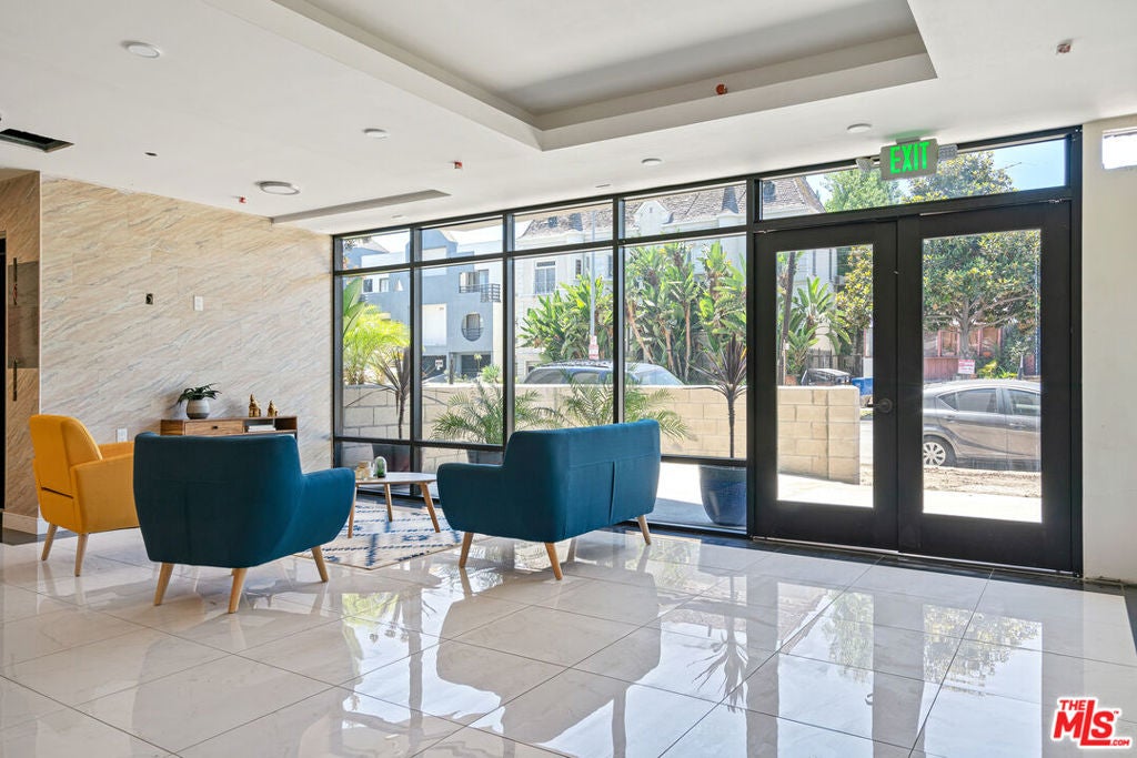 820 S Wilton Place 306