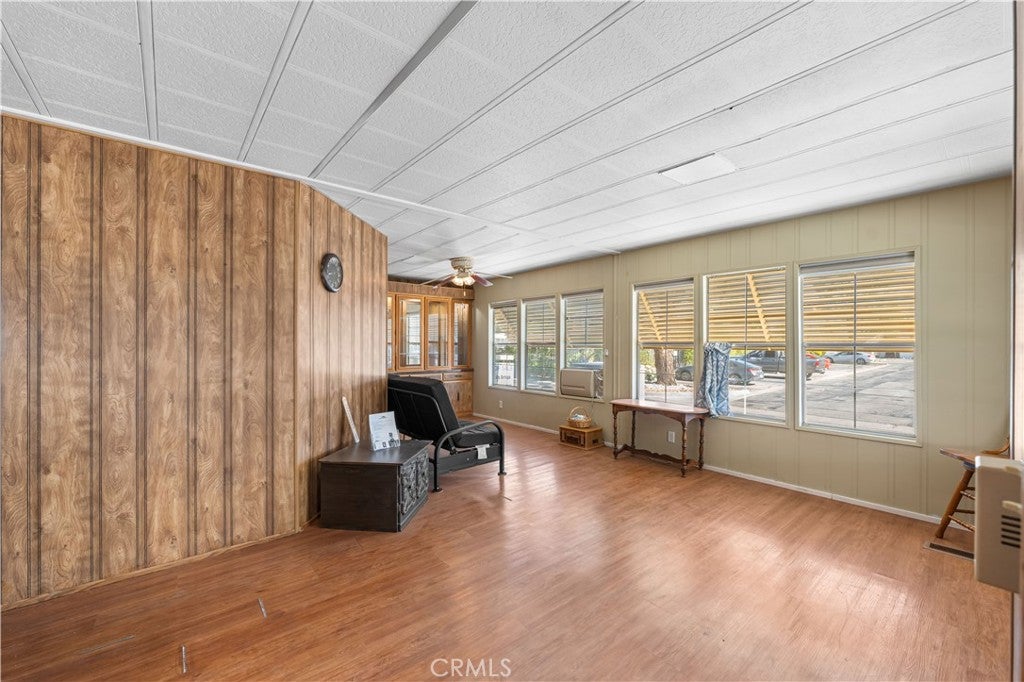 2550 E Avenue I 15