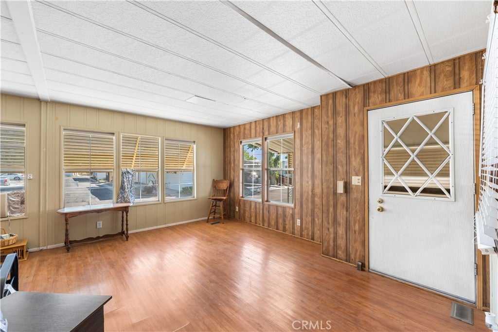 2550 E Avenue I 15