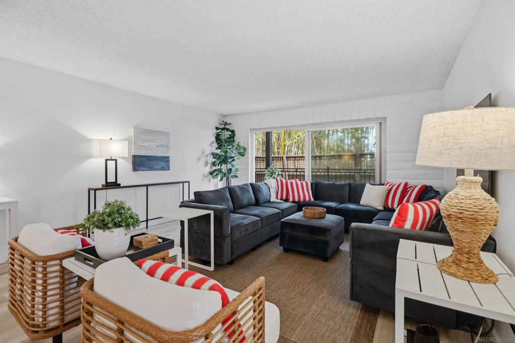933 D Avenue