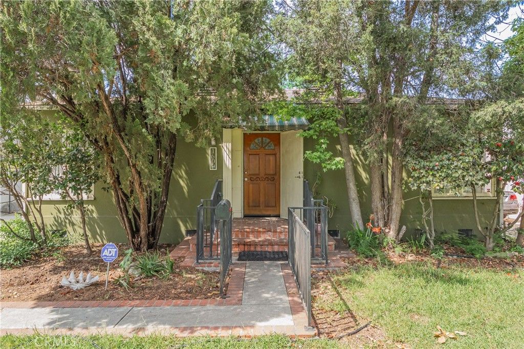 Photo of 1609 S Sierra Vista Ave, Alhambra, CA 91801 (MLS # CV26071603)