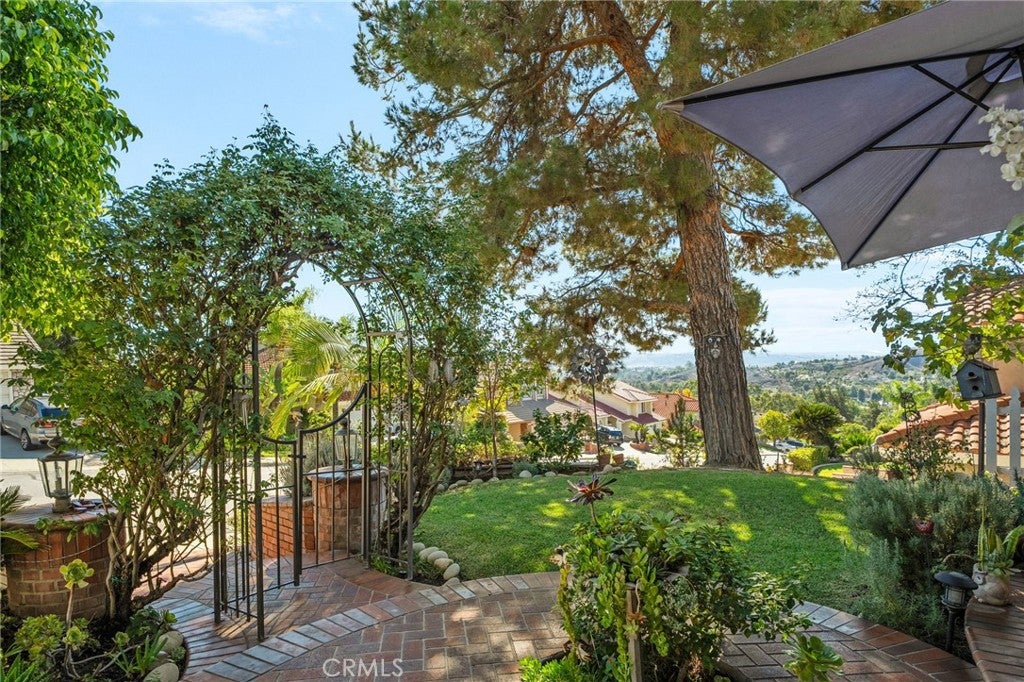 1689 S Lost Trail