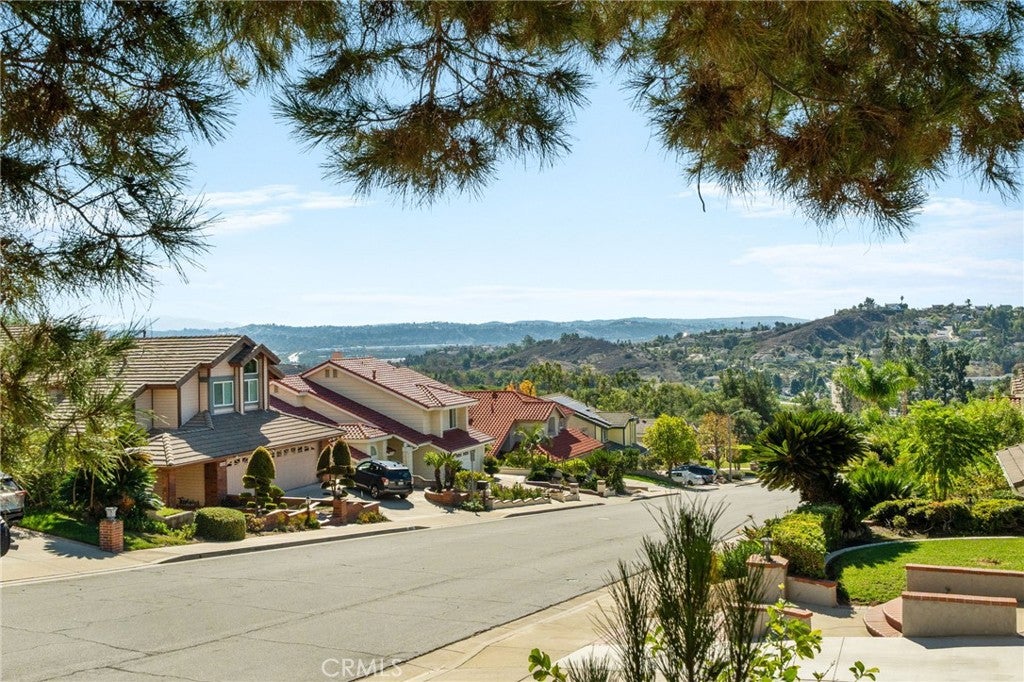 1689 S Lost Trail