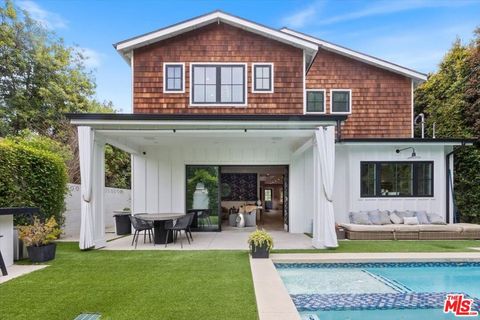 Photo of 4225 Alcove Avenue, Studio City, CA 91604 (MLS # 26834561)