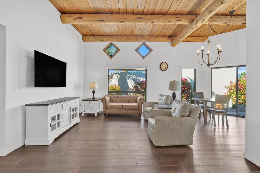 3159 Roadrunner Dr S