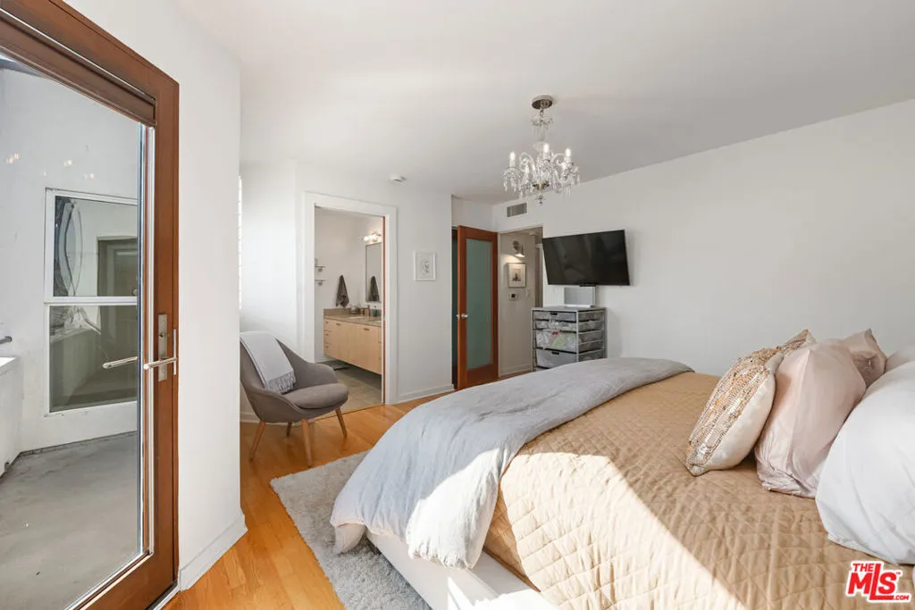 Santa Monica, California 90403, United States, 3 Bedrooms Bedrooms, ,3 BathroomsBathrooms,Residential,Active,251511