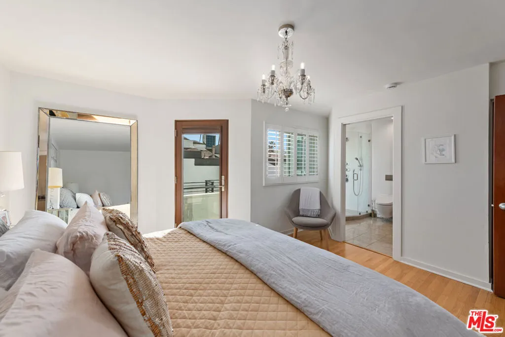 Santa Monica, California 90403, United States, 3 Bedrooms Bedrooms, ,3 BathroomsBathrooms,Residential,Active,251511