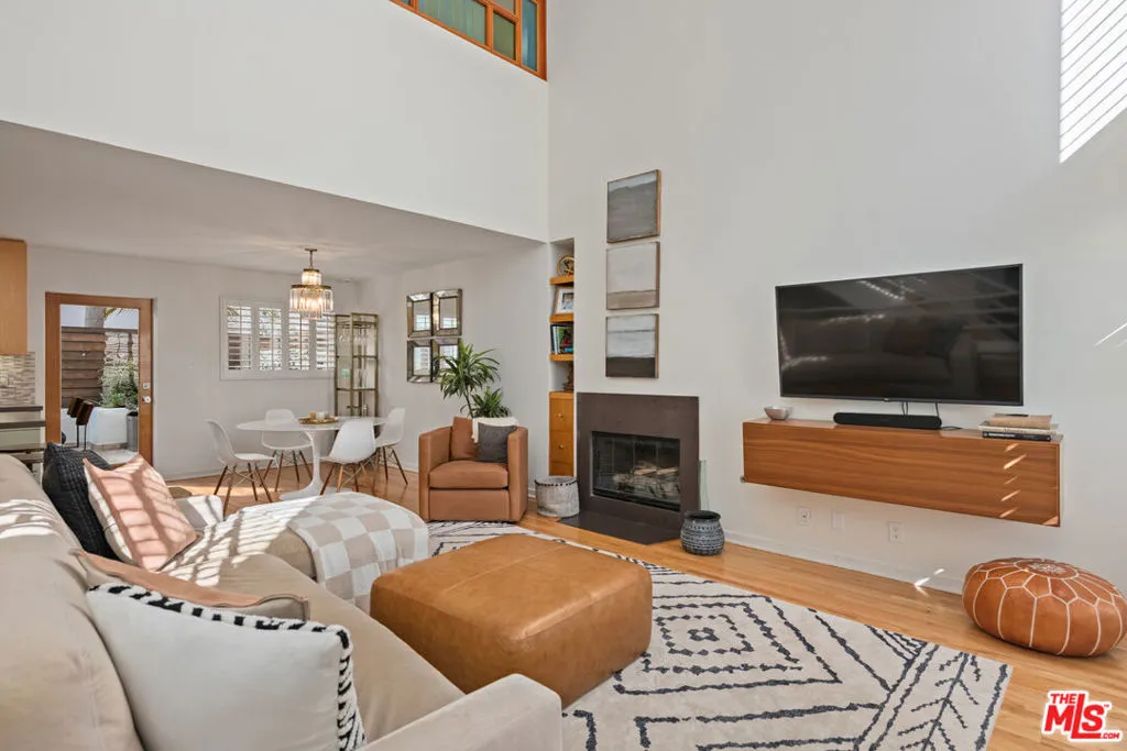 Santa Monica, California 90403, United States, 3 Bedrooms Bedrooms, ,3 BathroomsBathrooms,Residential,Active,251511