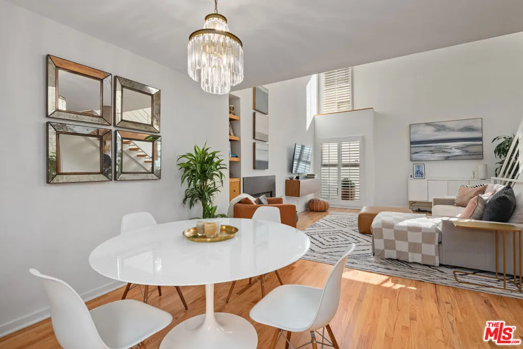 Santa Monica, California 90403, United States, 3 Bedrooms Bedrooms, ,3 BathroomsBathrooms,Residential,Active,251511