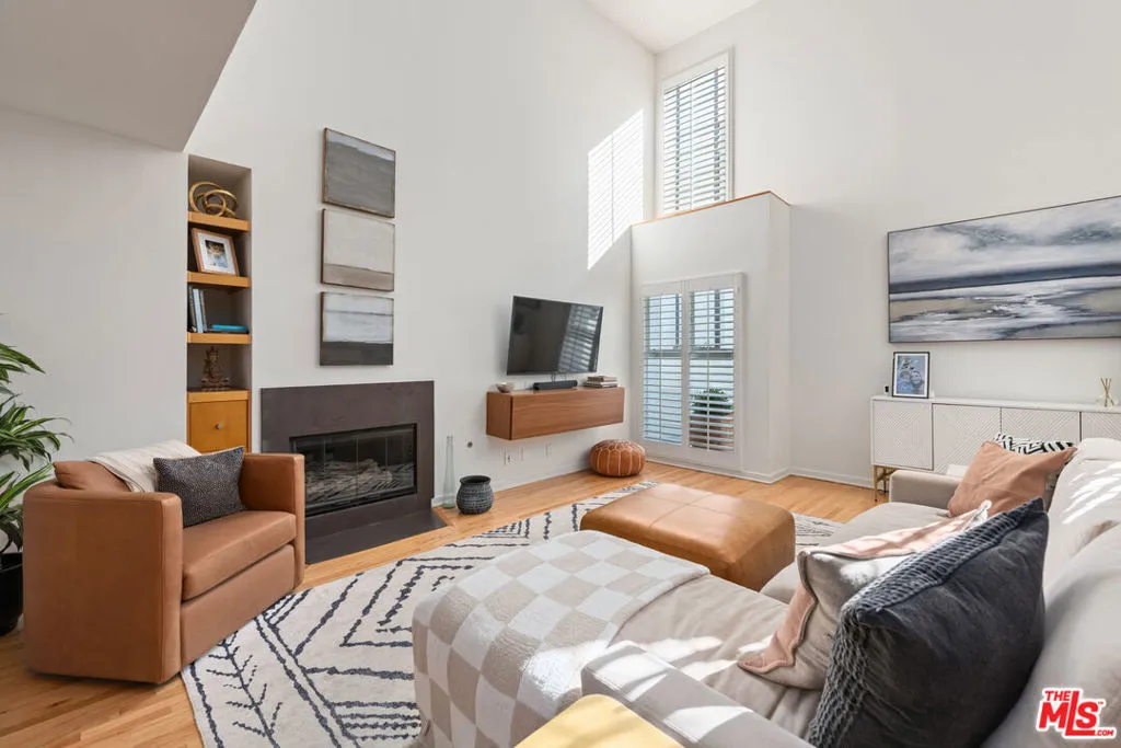 Santa Monica, California 90403, United States, 3 Bedrooms Bedrooms, ,3 BathroomsBathrooms,Residential,Active,251511