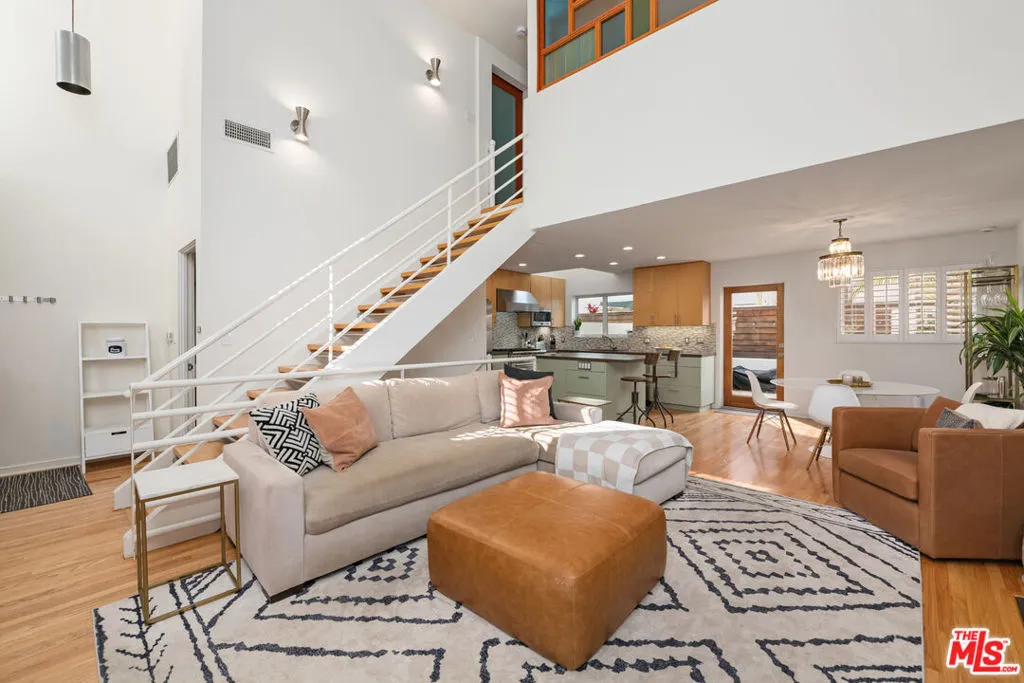 Santa Monica, California 90403, United States, 3 Bedrooms Bedrooms, ,3 BathroomsBathrooms,Residential,Active,251511