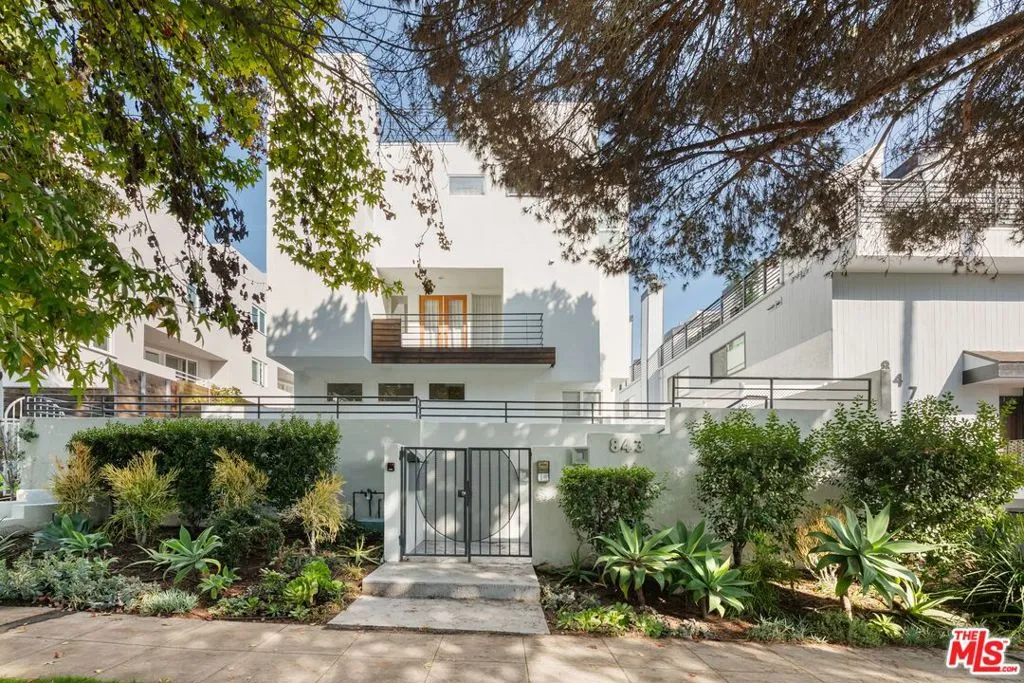 Santa Monica, California 90403, United States, 3 Bedrooms Bedrooms, ,3 BathroomsBathrooms,Residential,Active,251511