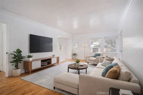 Photo of 265 N Swall Drive, Beverly Hills, CA 90211 (MLS # SR26077334)