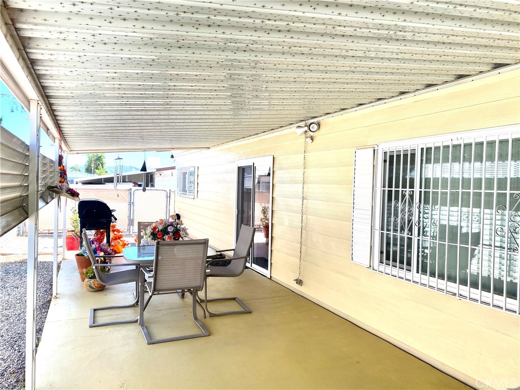 1053 W Johnston Avenue