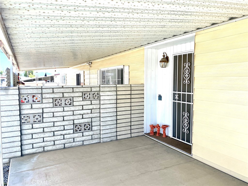 1053 W Johnston Avenue