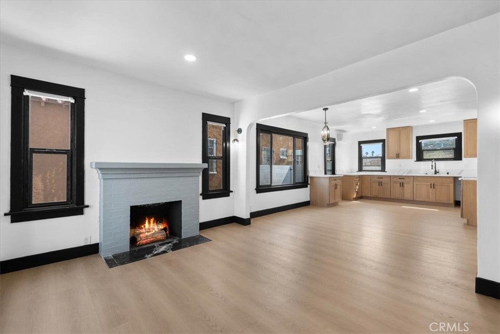 5820 S Van Ness