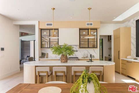 Tiny photo for 1749 Mandeville Lane, Los Angeles, CA 90049 (MLS # 25593959)