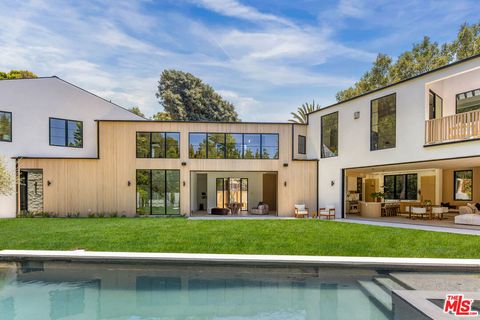 Tiny photo for 1749 Mandeville Lane, Los Angeles, CA 90049 (MLS # 25593959)