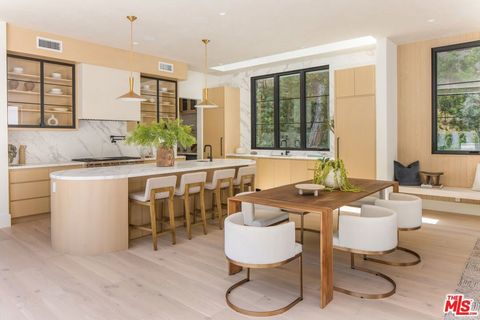 Tiny photo for 1749 Mandeville Lane, Los Angeles, CA 90049 (MLS # 25593959)