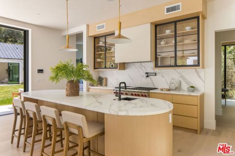 Tiny photo for 1749 Mandeville Lane, Los Angeles, CA 90049 (MLS # 25593959)
