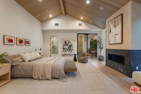 Tiny photo for 1749 Mandeville Lane, Los Angeles, CA 90049 (MLS # 25593959)