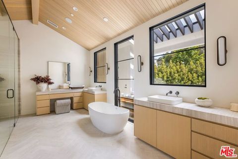 Tiny photo for 1749 Mandeville Lane, Los Angeles, CA 90049 (MLS # 25593959)