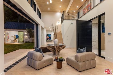 Tiny photo for 1749 Mandeville Lane, Los Angeles, CA 90049 (MLS # 25593959)