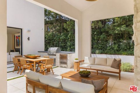 Tiny photo for 1749 Mandeville Lane, Los Angeles, CA 90049 (MLS # 25593959)