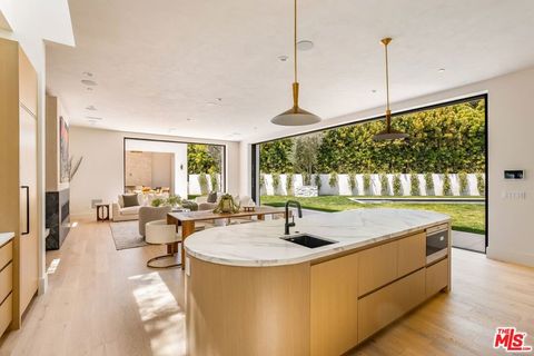 Tiny photo for 1749 Mandeville Lane, Los Angeles, CA 90049 (MLS # 25593959)