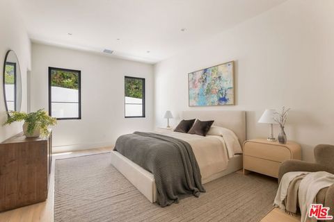 Tiny photo for 1749 Mandeville Lane, Los Angeles, CA 90049 (MLS # 25593959)