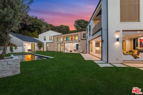 Tiny photo for 1749 Mandeville Lane, Los Angeles, CA 90049 (MLS # 25593959)