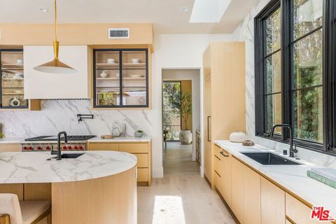 Tiny photo for 1749 Mandeville Lane, Los Angeles, CA 90049 (MLS # 25593959)