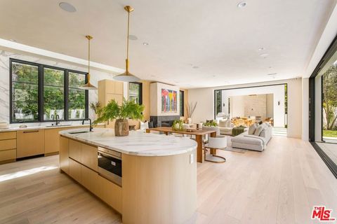 Tiny photo for 1749 Mandeville Lane, Los Angeles, CA 90049 (MLS # 25593959)