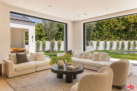 Tiny photo for 1749 Mandeville Lane, Los Angeles, CA 90049 (MLS # 25593959)