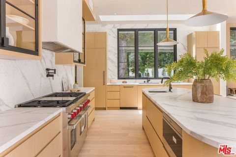 Tiny photo for 1749 Mandeville Lane, Los Angeles, CA 90049 (MLS # 25593959)