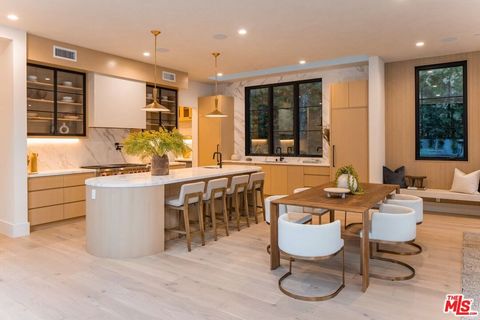 Tiny photo for 1749 Mandeville Lane, Los Angeles, CA 90049 (MLS # 25593959)