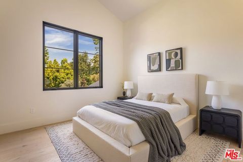 Tiny photo for 1749 Mandeville Lane, Los Angeles, CA 90049 (MLS # 25593959)