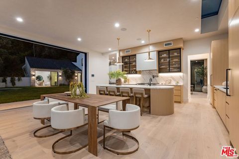 Tiny photo for 1749 Mandeville Lane, Los Angeles, CA 90049 (MLS # 25593959)