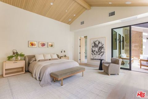 Tiny photo for 1749 Mandeville Lane, Los Angeles, CA 90049 (MLS # 25593959)